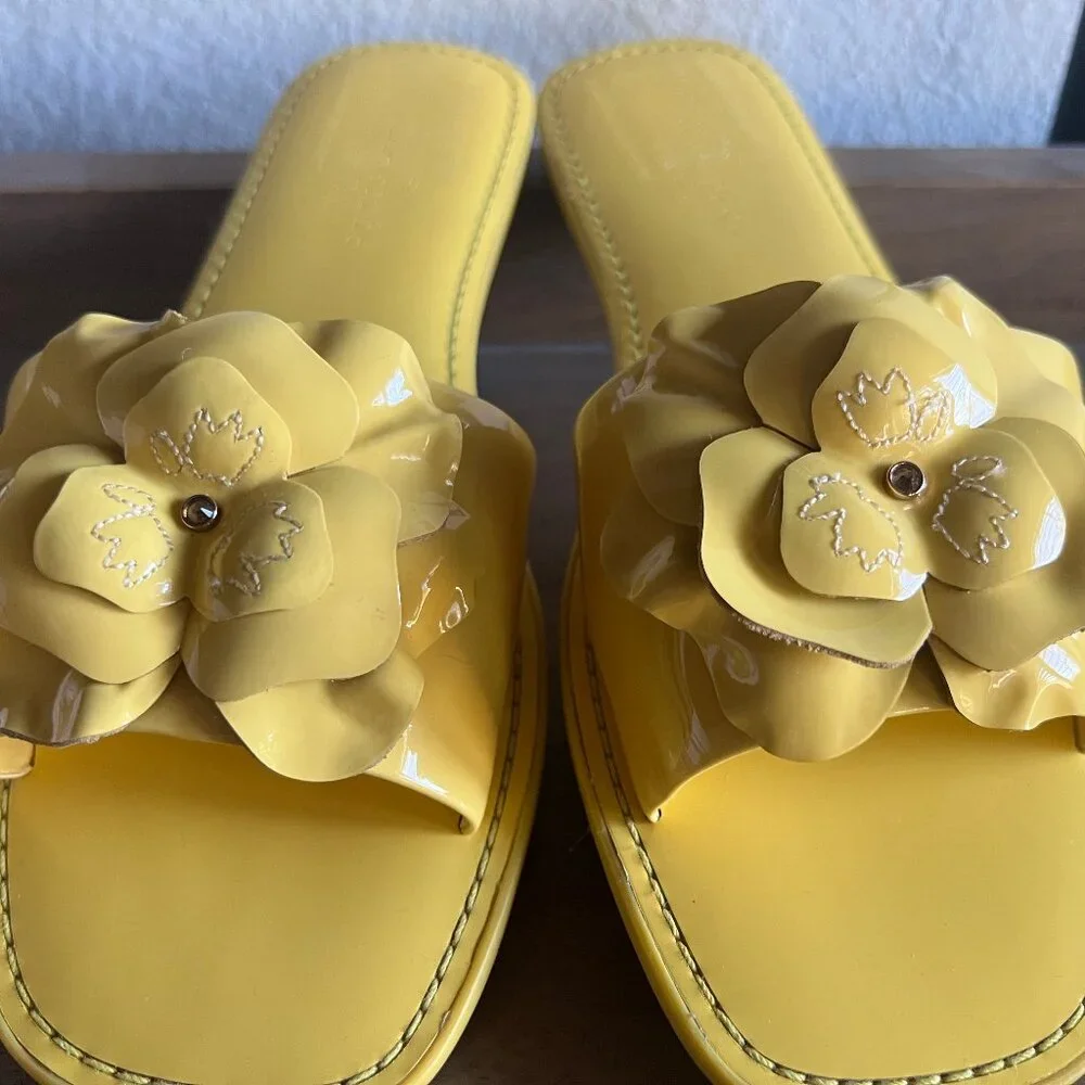 KATE SPADE Santana Flower Slide Sandal in Dandelion Yellow Size 9 NEW - Picture 2 of 9
